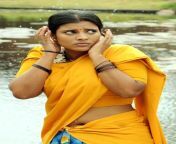 Aishwarya Rajesh navel in yellow saree from bangla tox aishwarya rajesh boobs