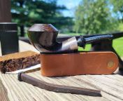Some Pipe Force Episode 5 tobacco from the Sutliff/Mac Baren collaboration with Per Georg Jensen in a cool looking bulldog/freehand from a pipe carver in Indonesia. The leafs on this blend are stoved Katerini, stoved Rustica, &amp; stoved Virginia. It&#39 from indonesia emut kontol