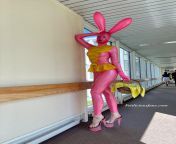 This evening we drive to the Easter Fetish Meeting in Essen for a long weekend of shiny latex fun! Of course the Easter Bunny will be back on Sunday. ? Its a tradition since 2016. ?? from show easter