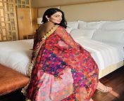 Mommy NEERU BAJWA looking all sexy waiting for you to pound her in bed. Such a hot back and feet. from tamil aunty veary hot back sidu mulai