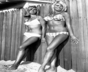 Mary Sturdevant and Mary Hughes during production of Beach Blanket Bingo (1965) from mc biônica 49 mary morales