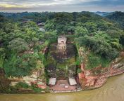 The Leshan Giant Buddha in the southern part of Sichuan province in China. At 71 meters tall, it&#39;s the largest and tallest stone Buddha statue in the world. Construction started during the Tang dynasty in 713 CE and was completed in exactly 90 years [ from buddha sasur
