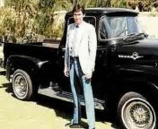 does anyone know what truck Miguel Angel Felix Gallardo has in this photo from miguel angel villa el