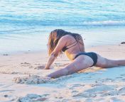 F27, Auckland. Indo-kiwi Bikini Flexibility from @kelasmodel indo ngangkang