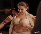 Sara ali khan hot tits ?? from soha ali khan hot sex scene