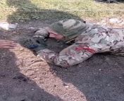 UA pov - Russian soldier is detained in Ukraine. Beside him, a dead RU body is seen. from vkluchy ru 31