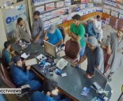Shop owner loses over robbers at karachi, Pakistan. from karachi pakistan principal viral vedio