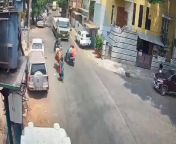 Bull rams into motorbike on busy road near Bengaluru&#39;s Mahalakshmi Layout; Rider narrowly escapes death from rahitha mahalakshmi boob