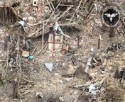 A Russian soldier hiding in the ruins of a village is identified by an FPV drone of Ukraine&#39;s 47th Separate Mechanized Brigade from village hindi fuck outdooutdohhrdmmkhgorumari an se