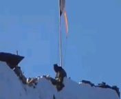 Indian soldier shot by Pakistani militants while hoisting flag. from indian rap xxx video pakistani panja