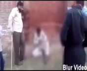 Mobile phone thief gets caught and beaten with dandas from sil pak com mobile tamillades dors