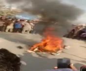 Sri Lankan man accused of blasphemy, gets burnt alive by Muslim mob in Sialkot, pakistan. NSFW from sri lankan muslim coupale