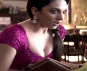 When Kiara Advani teased us all with that infamous pallu drop and flaunted her cute titties from chitra pallu drop hoti au