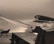 Hitler dando su utlimo sieg heil antes de suicidarse con su esposa Eva Braun ,30 de abril de 1945 ,Berln, Alemania from mariane de abril de
